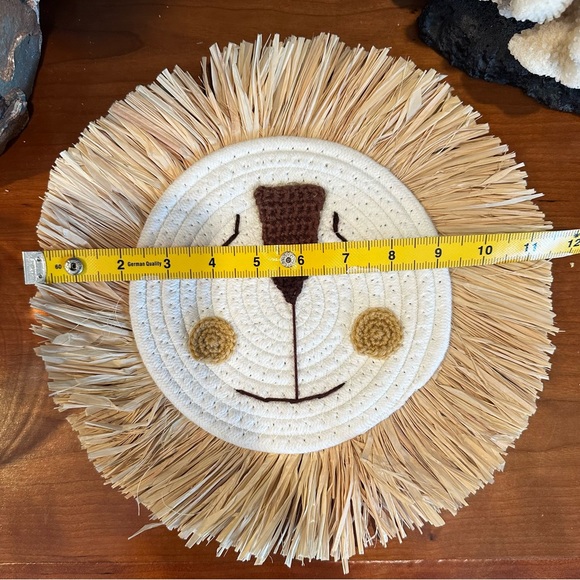NEW - Handmade Fabric, Raffia Crocheted/Knitted Nursery/Playroom Lion Wall Decor - Picture 3 of 3